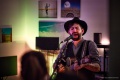 251114-Yunger-InDieWohnzimmer-0103-hv